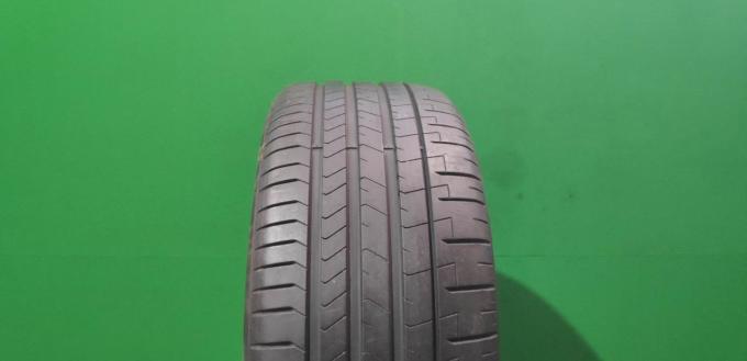 Pirelli P Zero PZ4 275/40 R22 107Y