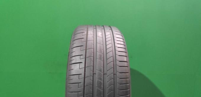 Pirelli P Zero PZ4 275/40 R22 107Y