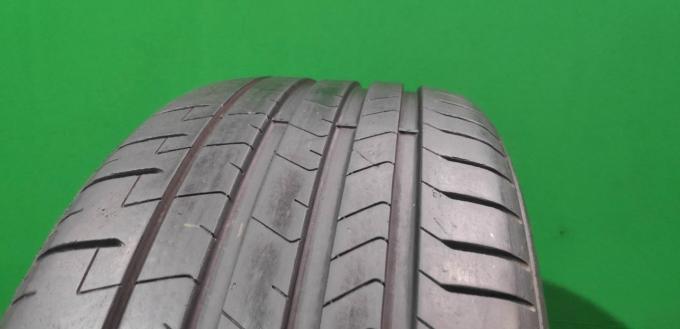 Pirelli P Zero PZ4 275/40 R22 107Y