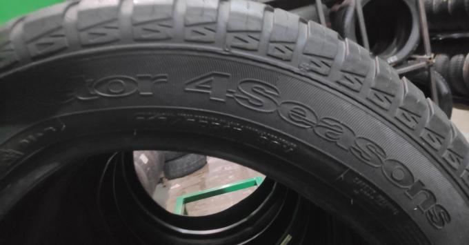 Goodyear Vector 4Seasons 215/60 R17 96V