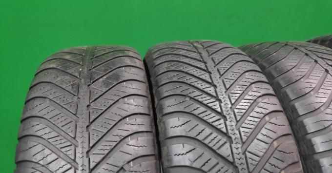 Goodyear Vector 4Seasons 215/60 R17 96V