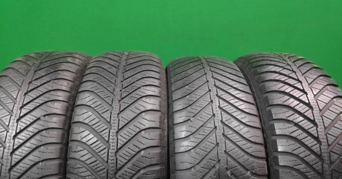 Goodyear Vector 4Seasons 215/60 R17 96V