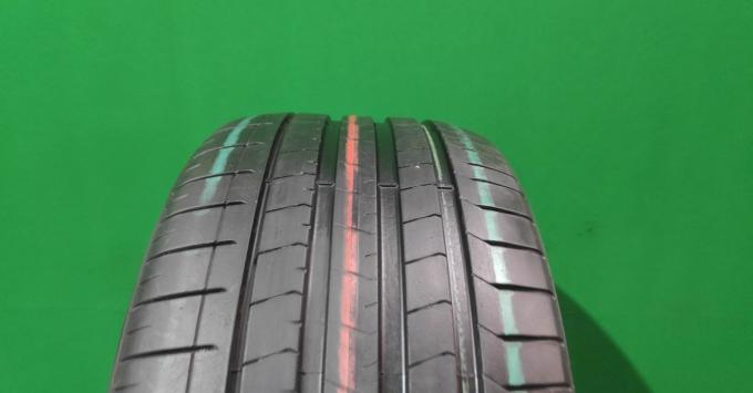 Pirelli P Zero PZ4 275/35 R21 103Y