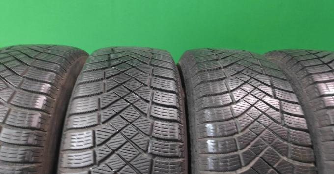 Pirelli Ice Zero 215/65 R16 102T