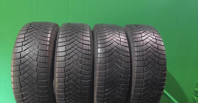 Pirelli Ice Zero 215/65 R16 102T