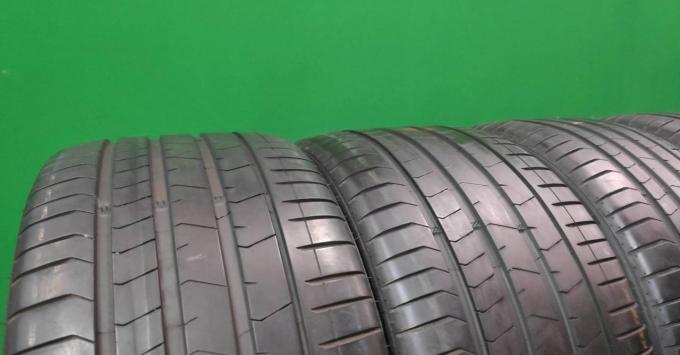 Pirelli P Zero PZ4 275/35 R22 104Y