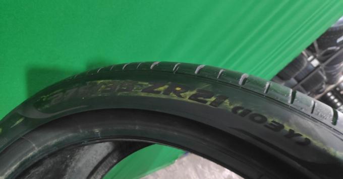 Pirelli P Zero PZ4 275/35 R21 103Y