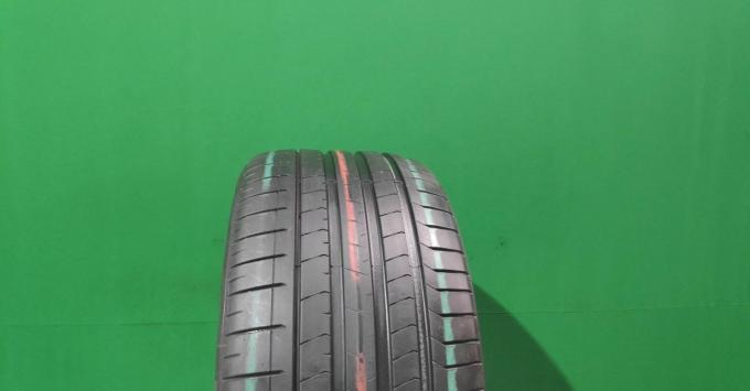 Pirelli P Zero PZ4 275/35 R21 103Y