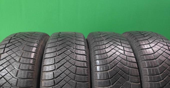 Pirelli Ice Zero 215/65 R16 102T