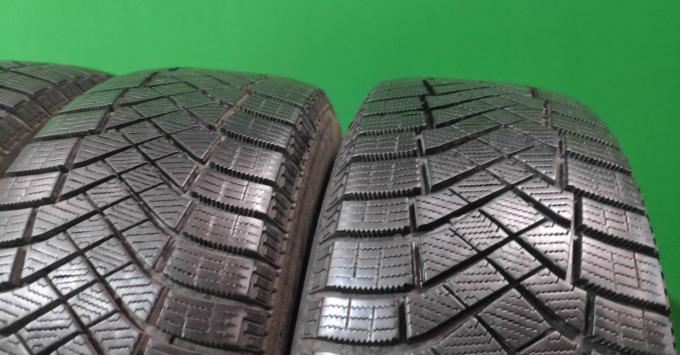 Pirelli Ice Zero 215/65 R16 102T