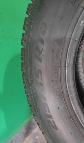 Pirelli Ice Zero 215/65 R16 102T