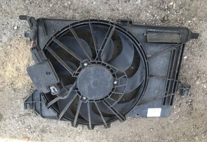 Вентилятор радиатора 1.6 Ford Focus 3 [2011-2015] 8V618C607EB