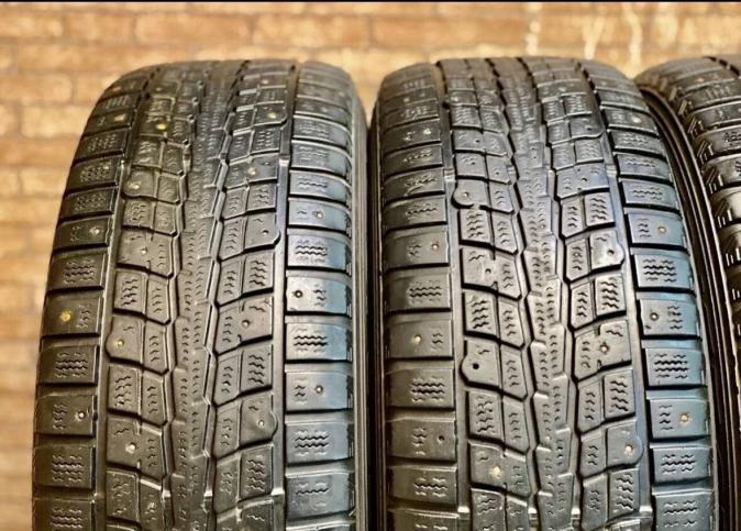 Dunlop SP Winter Ice 01 215/60 R16