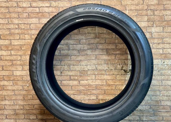 Pirelli P Zero PZ4 285/40 R21