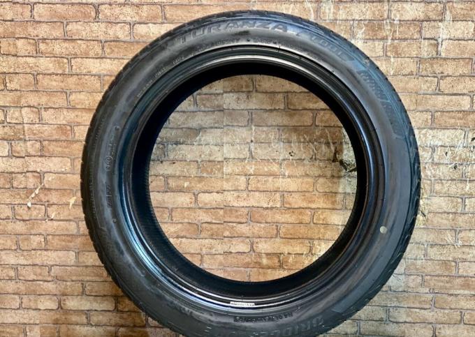 Bridgestone Turanza T001 235/45 R17