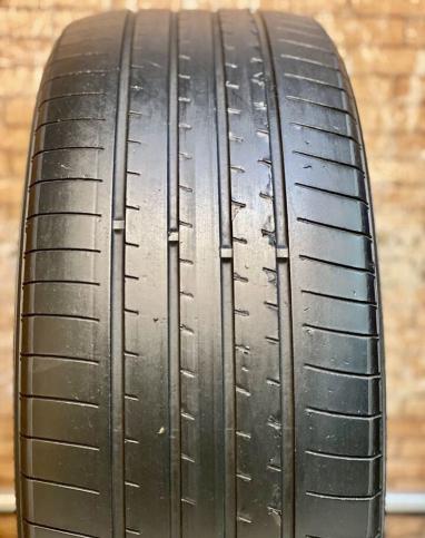 Yokohama BluEarth-XT AE61A 255/45 R20