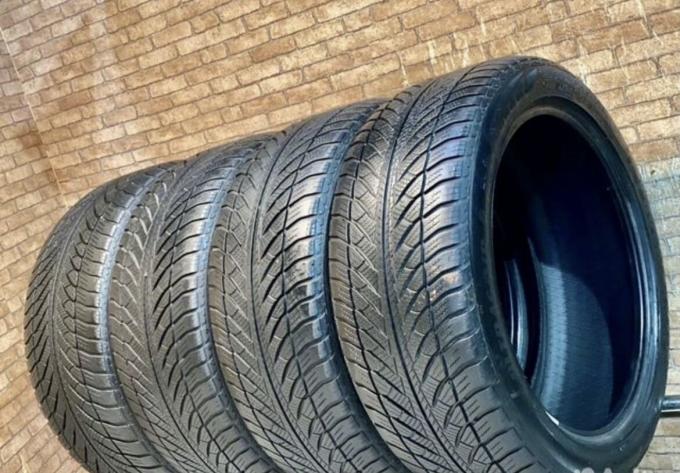 Goodyear UltraGrip 8 245/45 R19