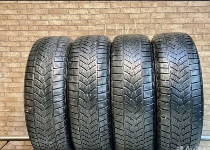 Goodyear UltraGrip Performance Gen-1 215/70 R16