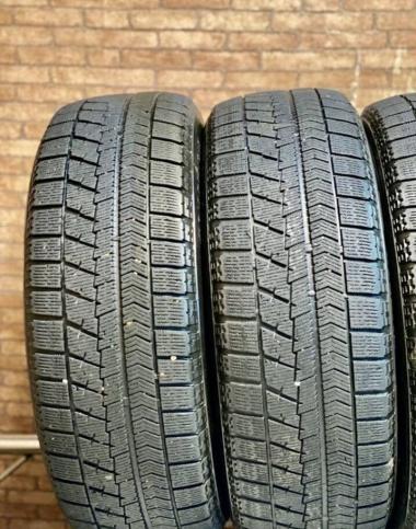 Bridgestone Blizzak VRX 225/60 R17