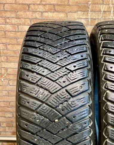 Goodyear Ultragrip Ice Arctic 215/60 R16