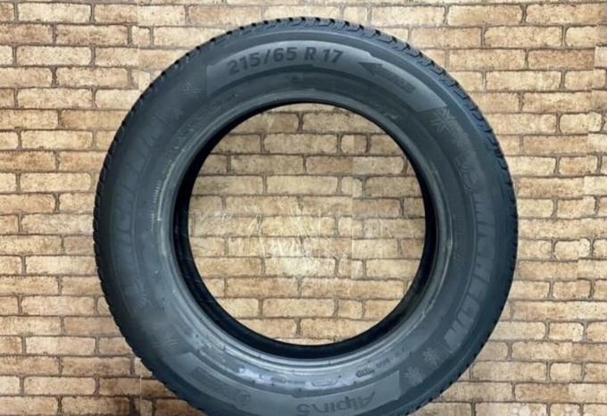 Michelin Alpin 5 215/65 R17