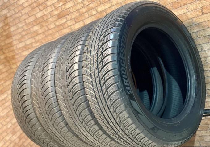 Bridgestone Blizzak LM-001 215/65 R17