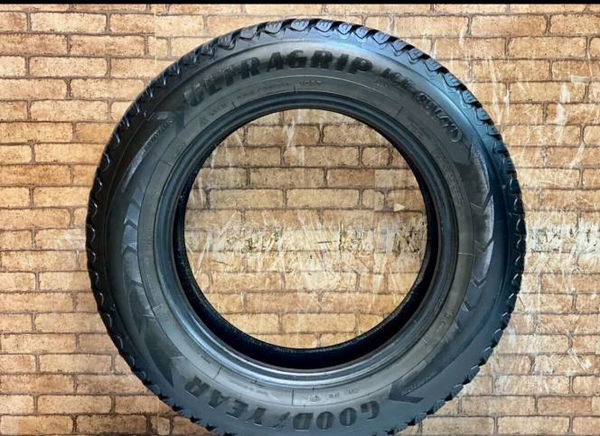 Goodyear Ultragrip Ice Arctic 225/65 R17