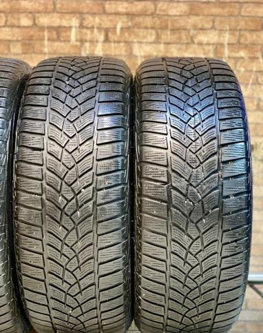 Goodyear UltraGrip Performance 215/55 R17