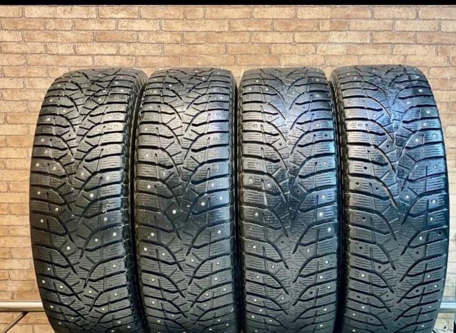 Bridgestone Blizzak Spike-02 235/65 R17