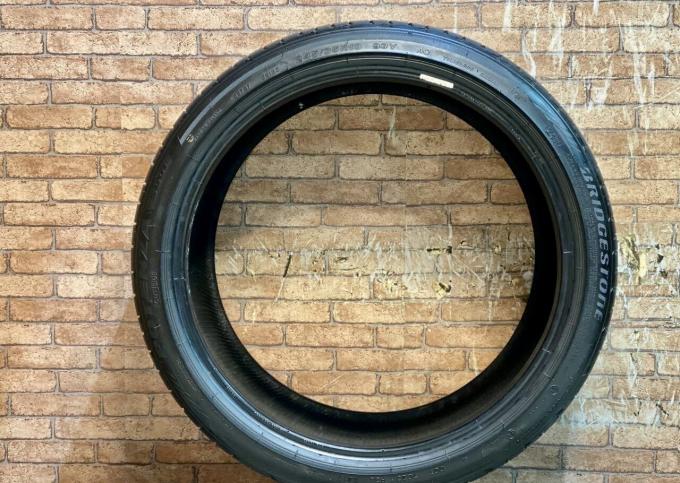 Bridgestone Potenza S001 245/35 R19