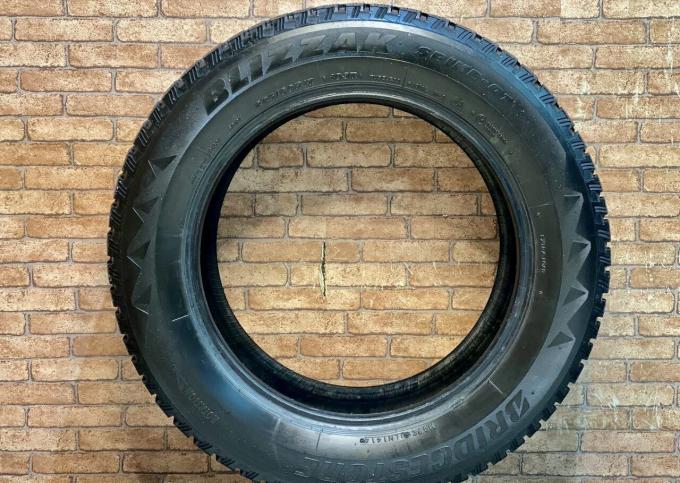 Bridgestone Blizzak Spike-01 225/60 R17