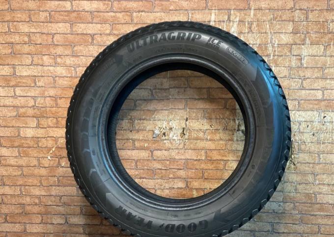 Goodyear UltraGrip Ice Arctic SUV 225/60 R17