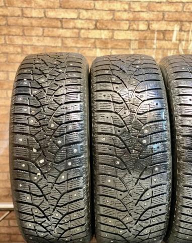 Bridgestone Blizzak Spike-02 215/55 R17