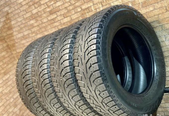 Nokian Tyres Hakkapeliitta 5 SUV 215/70 R16