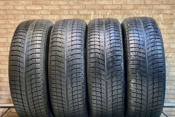 Michelin X-Ice XI3 215/65 R17