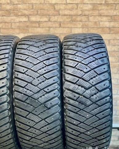 Goodyear Ultragrip Ice Arctic 215/60 R16