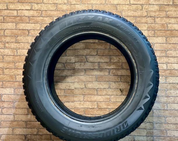 Bridgestone Blizzak Spike-01 225/60 R17