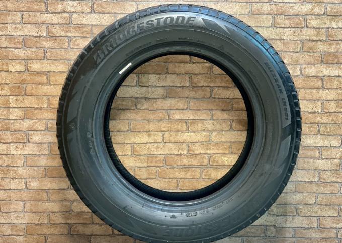 Bridgestone Blizzak LM-001 215/65 R17