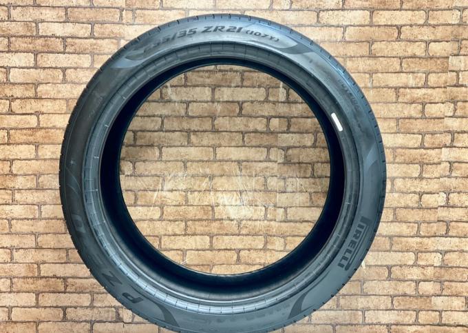 Pirelli P Zero PZ4 295/35 R21