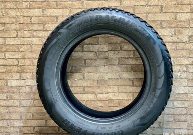 Goodyear Ultragrip Ice Arctic 215/60 R16