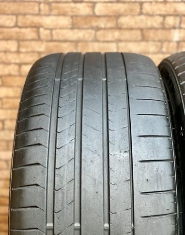 Pirelli P Zero PZ4 295/35 R21