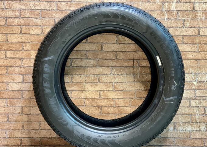 Goodyear UltraGrip 8 Performance 215/55 R16