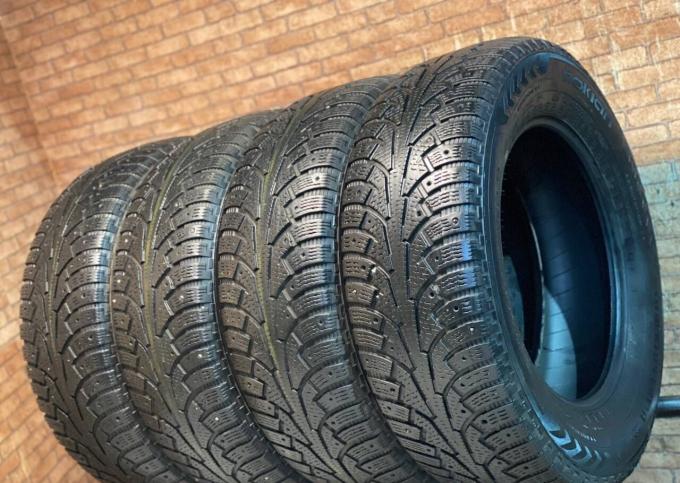 Nokian Tyres Hakkapeliitta 5 SUV 235/65 R17