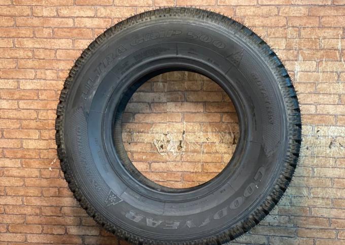 Goodyear UltraGrip 500 SUV 265/70 R16