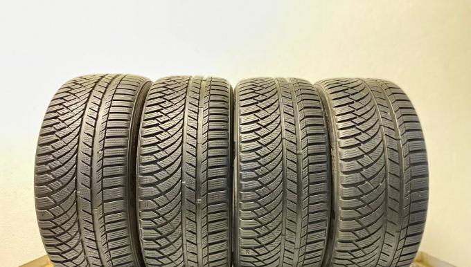 Kumho WinterCraft WP72 245/45 R18