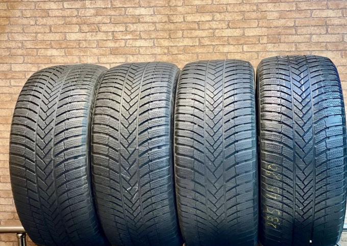 Bridgestone Blizzak LM-005 285/45 R20