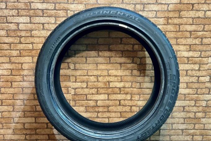 Continental ContiCrossContact UHP 295/35 R21