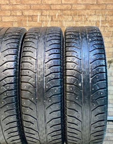 Bridgestone Ice Cruiser 7000 215/70 R16