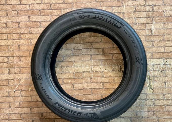 Michelin Pilot Sport 4 225/55 R17