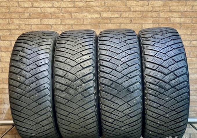 Goodyear Ultragrip Ice Arctic 215/60 R16